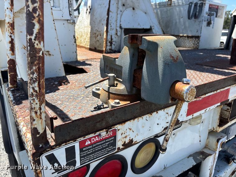 image for item YA3123 2007 GMC C8500 digger derrick truck