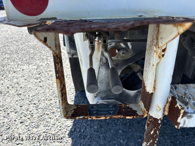 image for item YA3123 2007 GMC C8500 digger derrick truck