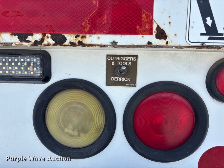 image for item YA3123 2007 GMC C8500 digger derrick truck