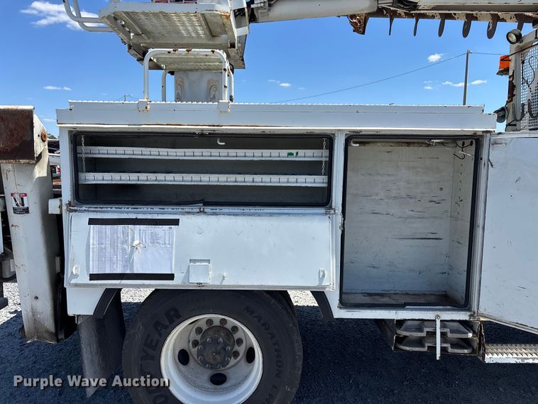 image for item YA3123 2007 GMC C8500 digger derrick truck