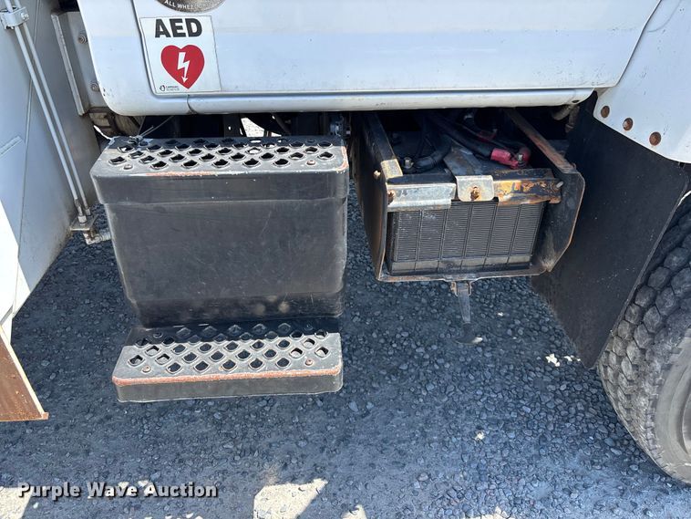 image for item YA3123 2007 GMC C8500 digger derrick truck