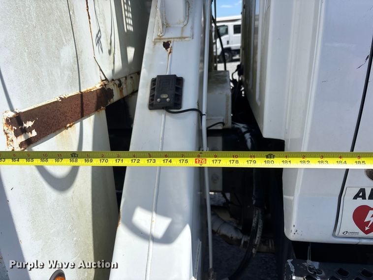 image for item YA3123 2007 GMC C8500 digger derrick truck