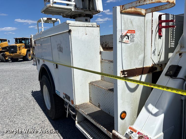 image for item YA3123 2007 GMC C8500 digger derrick truck