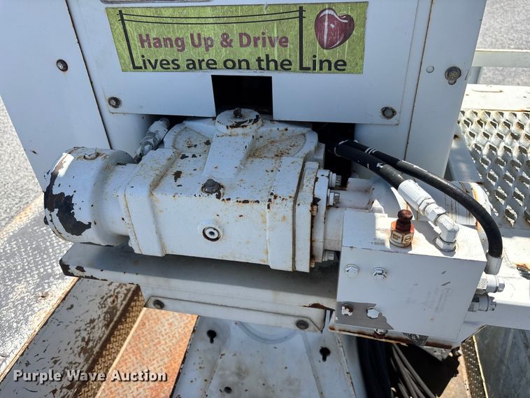 image for item YA3123 2007 GMC C8500 digger derrick truck