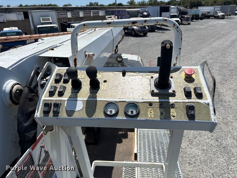 image for item YA3123 2007 GMC C8500 digger derrick truck