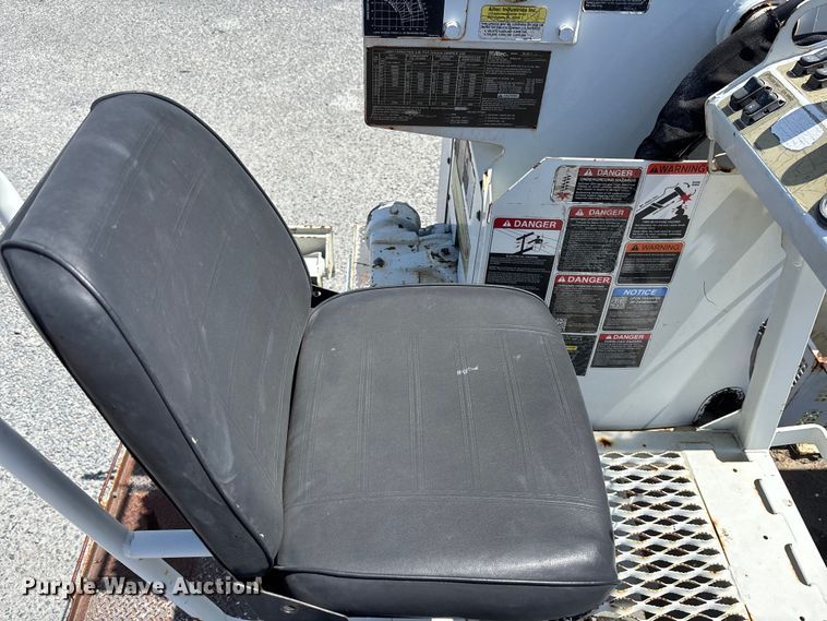 image for item YA3123 2007 GMC C8500 digger derrick truck