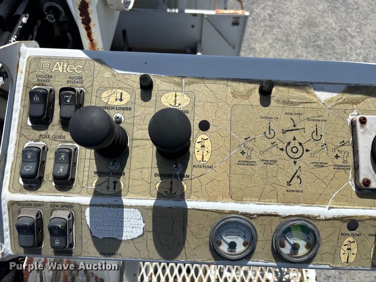 image for item YA3123 2007 GMC C8500 digger derrick truck