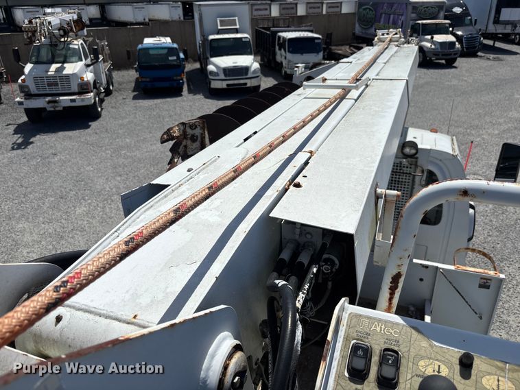 image for item YA3123 2007 GMC C8500 digger derrick truck