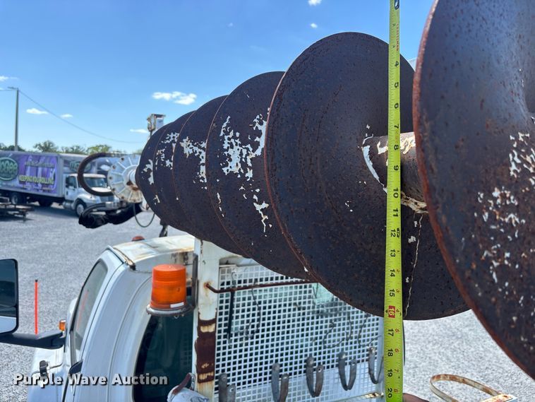 image for item YA3123 2007 GMC C8500 digger derrick truck