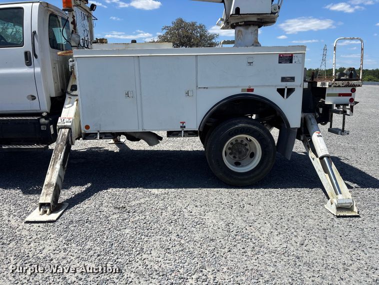 image for item YA3123 2007 GMC C8500 digger derrick truck