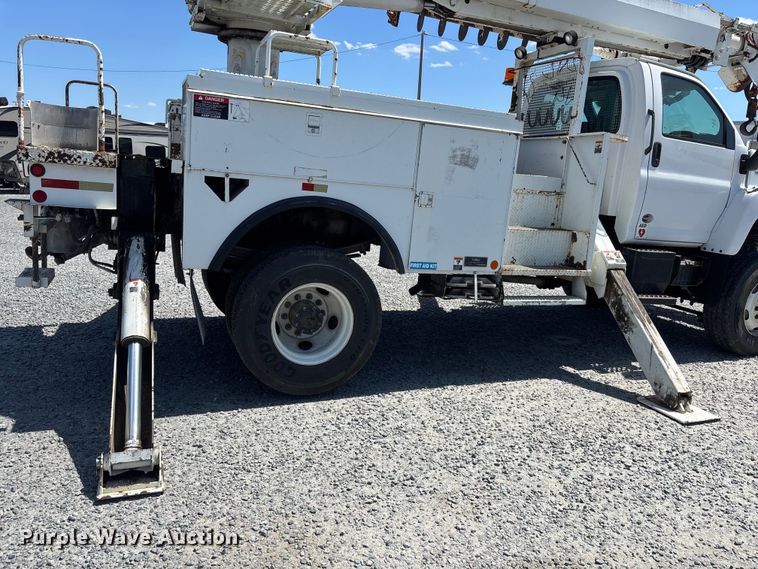 image for item YA3123 2007 GMC C8500 digger derrick truck