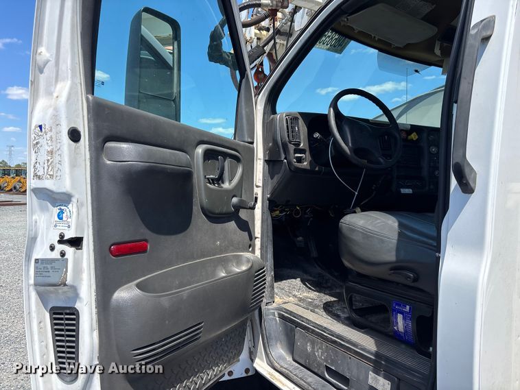 image for item YA3123 2007 GMC C8500 digger derrick truck