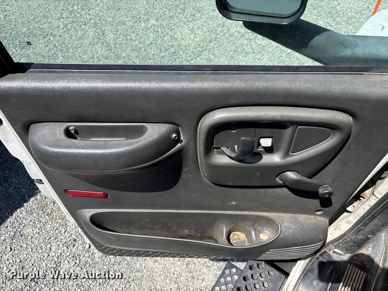 image for item YA3123 2007 GMC C8500 digger derrick truck