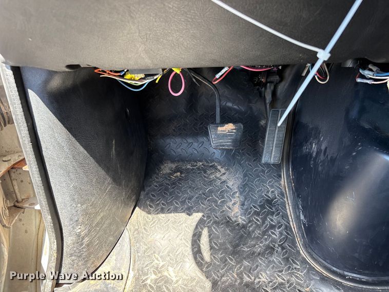 image for item YA3123 2007 GMC C8500 digger derrick truck