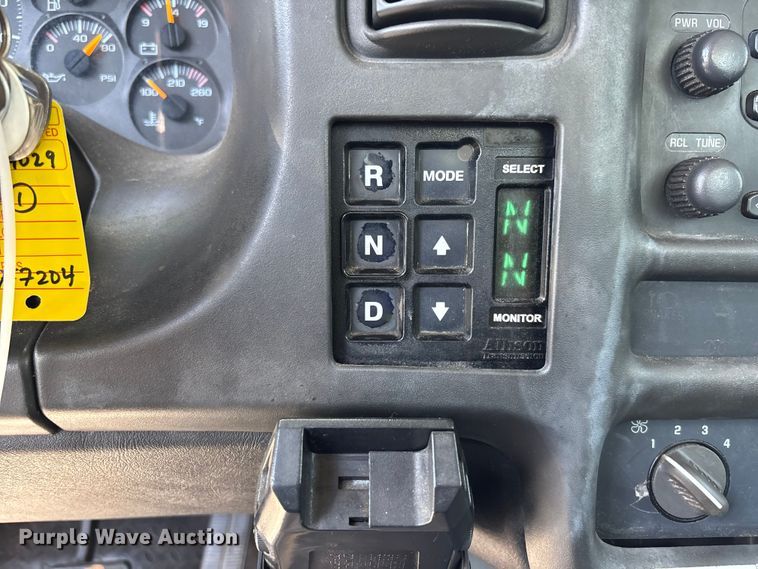 image for item YA3123 2007 GMC C8500 digger derrick truck