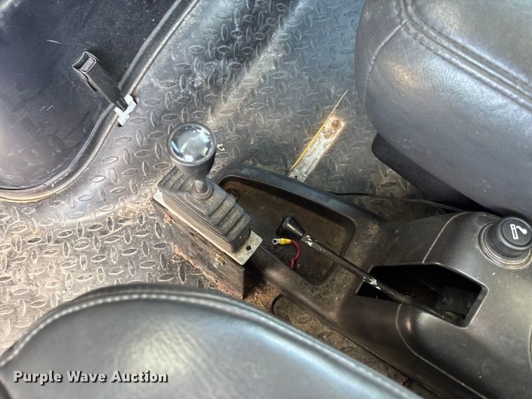 image for item YA3123 2007 GMC C8500 digger derrick truck