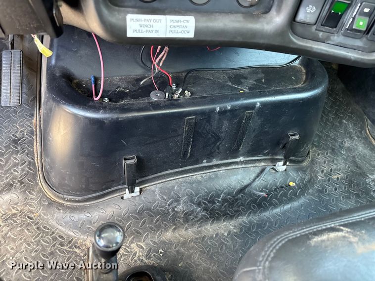 image for item YA3123 2007 GMC C8500 digger derrick truck