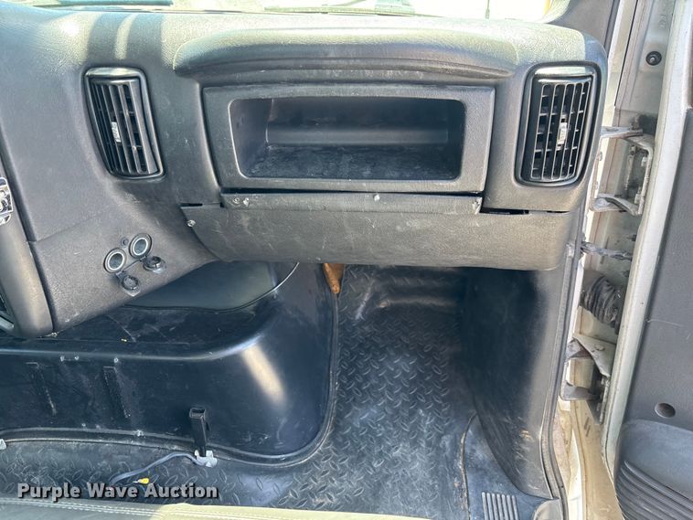 image for item YA3123 2007 GMC C8500 digger derrick truck