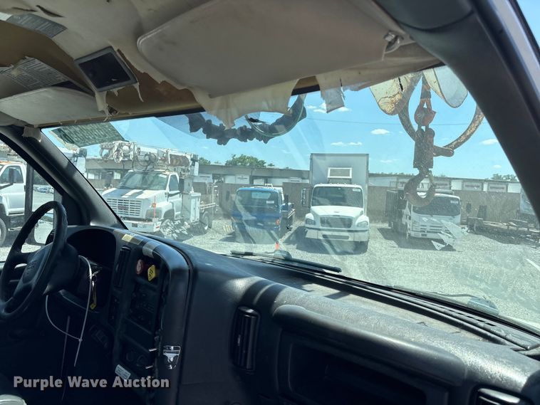 image for item YA3123 2007 GMC C8500 digger derrick truck