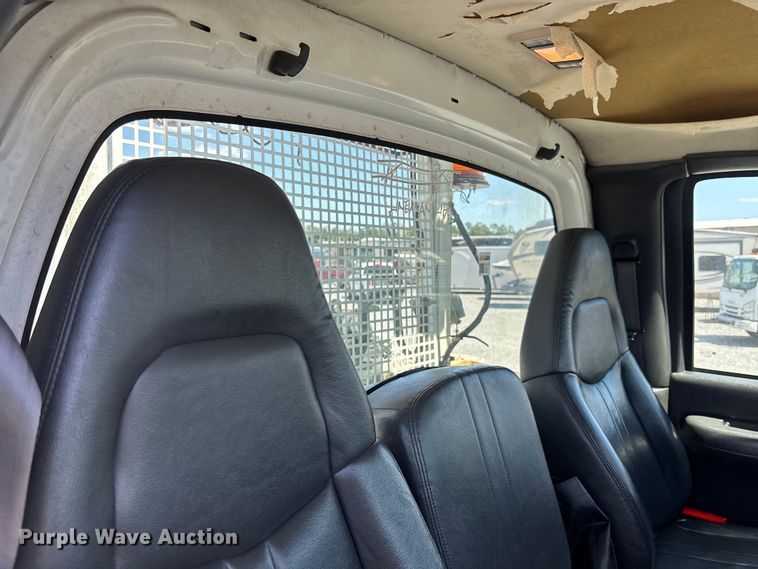 image for item YA3123 2007 GMC C8500 digger derrick truck