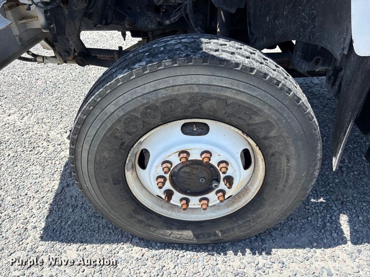 image for item YA3123 2007 GMC C8500 digger derrick truck