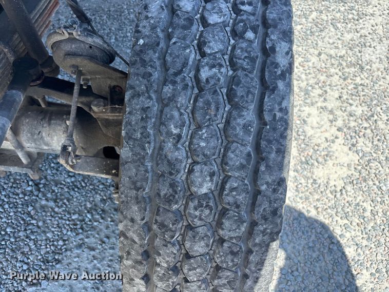 image for item YA3123 2007 GMC C8500 digger derrick truck