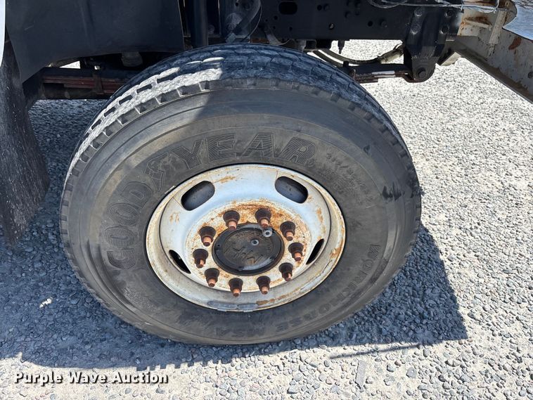 image for item YA3123 2007 GMC C8500 digger derrick truck