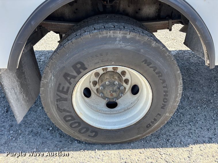 image for item YA3123 2007 GMC C8500 digger derrick truck