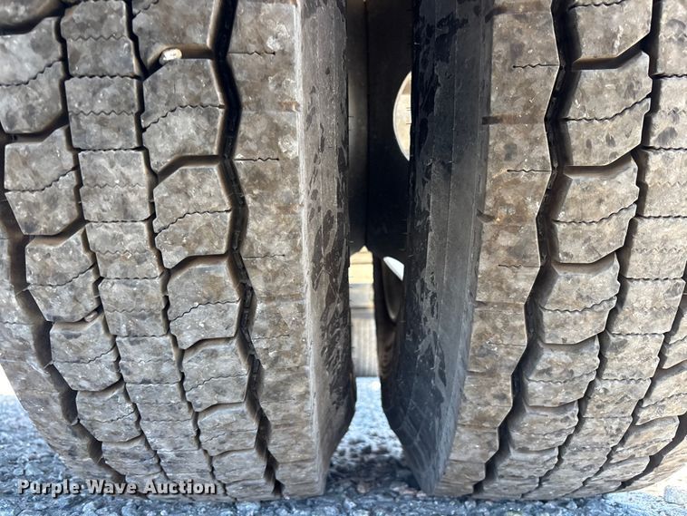 image for item YA3123 2007 GMC C8500 digger derrick truck