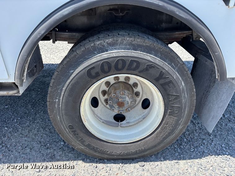 image for item YA3123 2007 GMC C8500 digger derrick truck