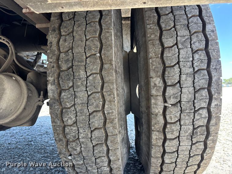 image for item YA3123 2007 GMC C8500 digger derrick truck