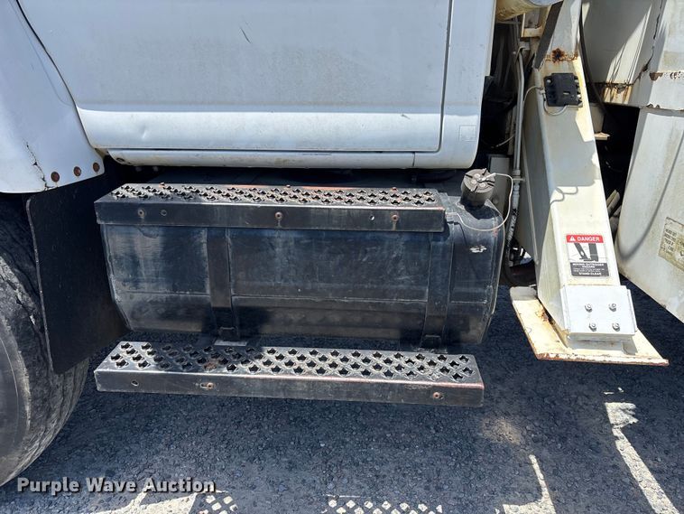 image for item YA3124 2006 GMC C8500 digger derrick truck