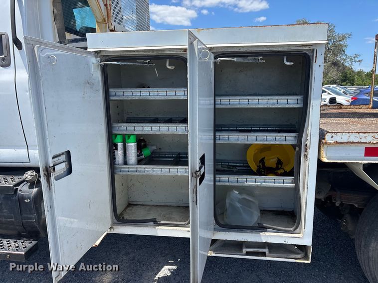 image for item YA3124 2006 GMC C8500 digger derrick truck