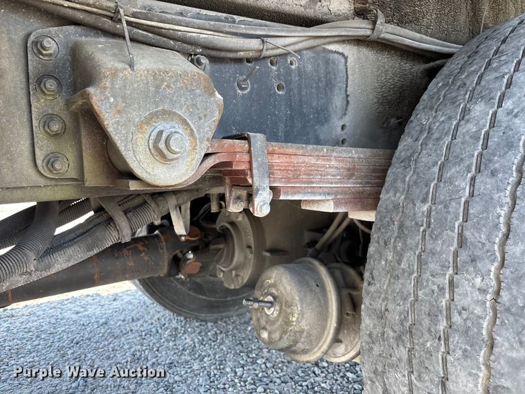 image for item YA3124 2006 GMC C8500 digger derrick truck