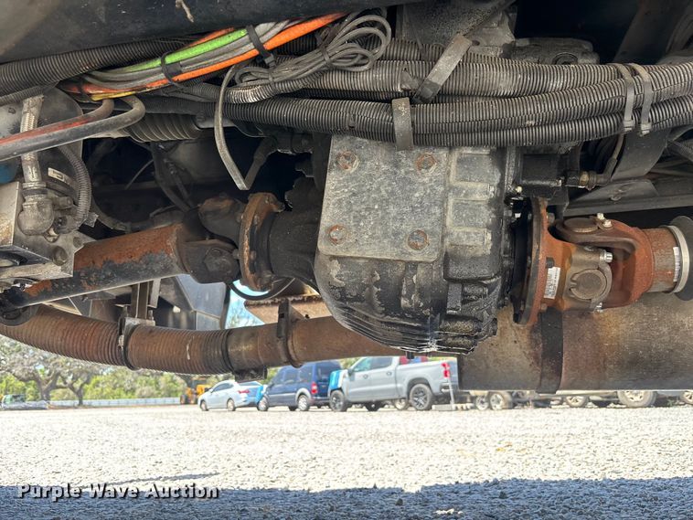 image for item YA3124 2006 GMC C8500 digger derrick truck