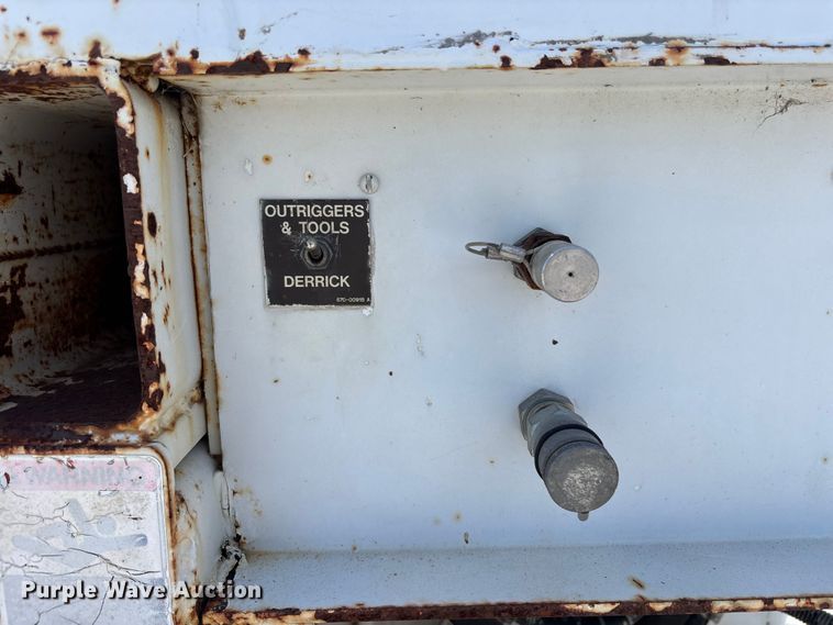 image for item YA3124 2006 GMC C8500 digger derrick truck