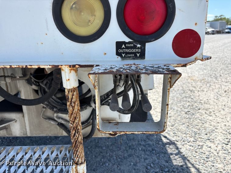 image for item YA3124 2006 GMC C8500 digger derrick truck