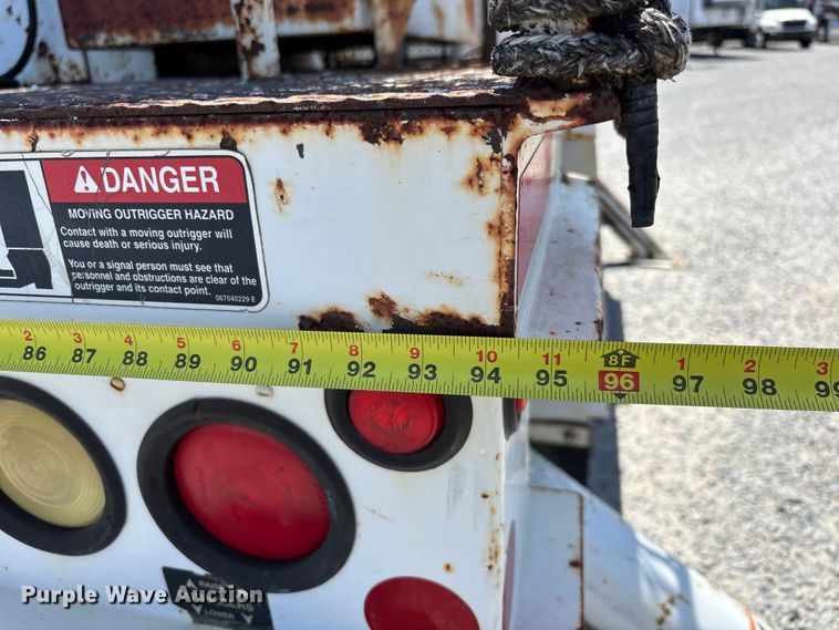 image for item YA3124 2006 GMC C8500 digger derrick truck