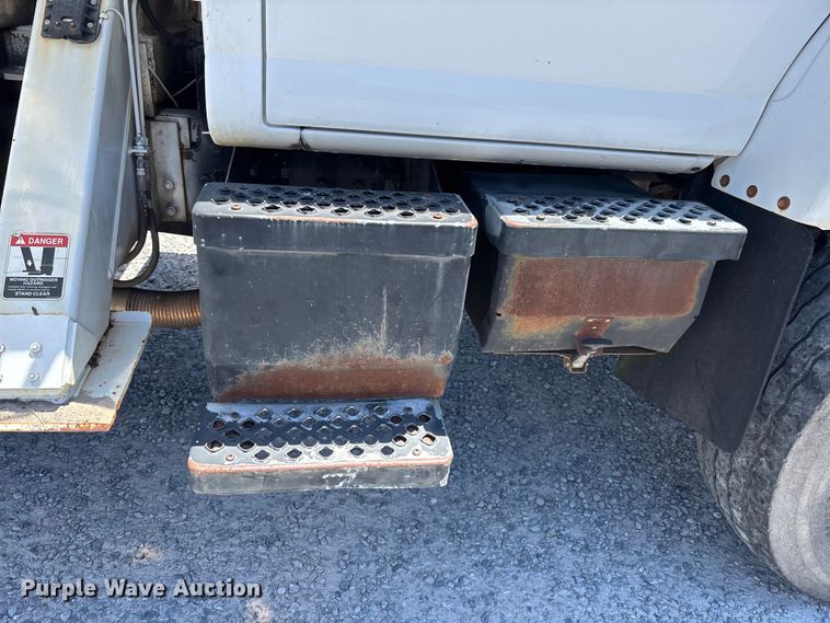 image for item YA3124 2006 GMC C8500 digger derrick truck