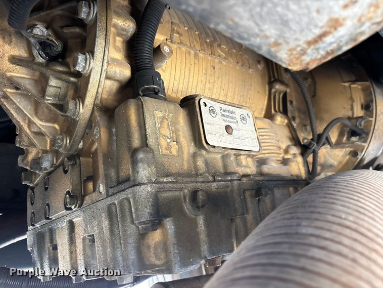 image for item YA3124 2006 GMC C8500 digger derrick truck