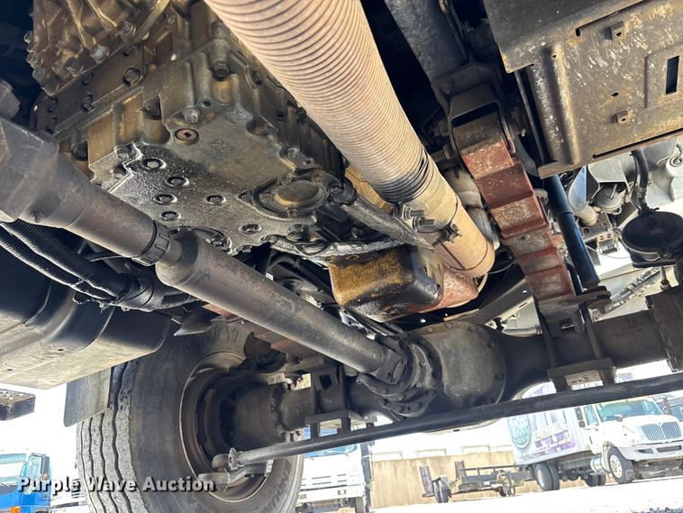 image for item YA3124 2006 GMC C8500 digger derrick truck