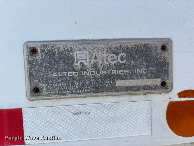 image for item YA3124 2006 GMC C8500 digger derrick truck