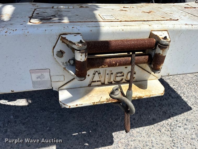 image for item YA3124 2006 GMC C8500 digger derrick truck