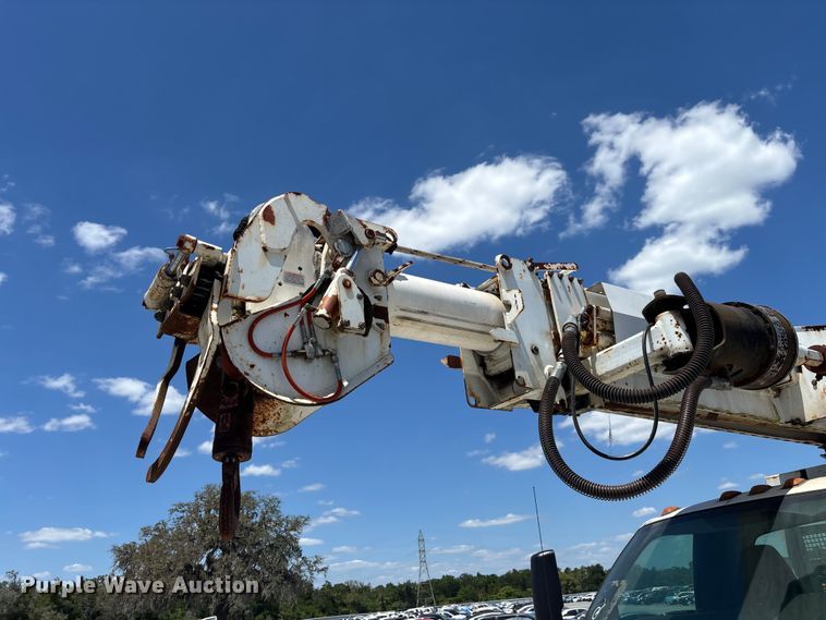 image for item YA3124 2006 GMC C8500 digger derrick truck