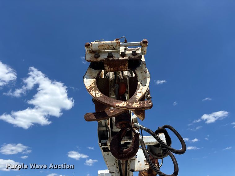 image for item YA3124 2006 GMC C8500 digger derrick truck