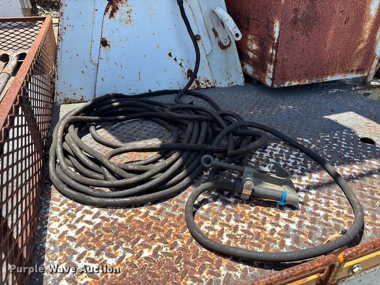 image for item YA3124 2006 GMC C8500 digger derrick truck