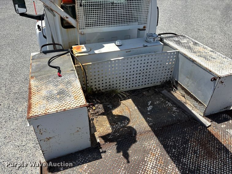 image for item YA3124 2006 GMC C8500 digger derrick truck