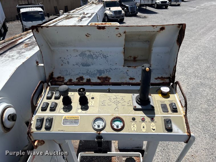 image for item YA3124 2006 GMC C8500 digger derrick truck