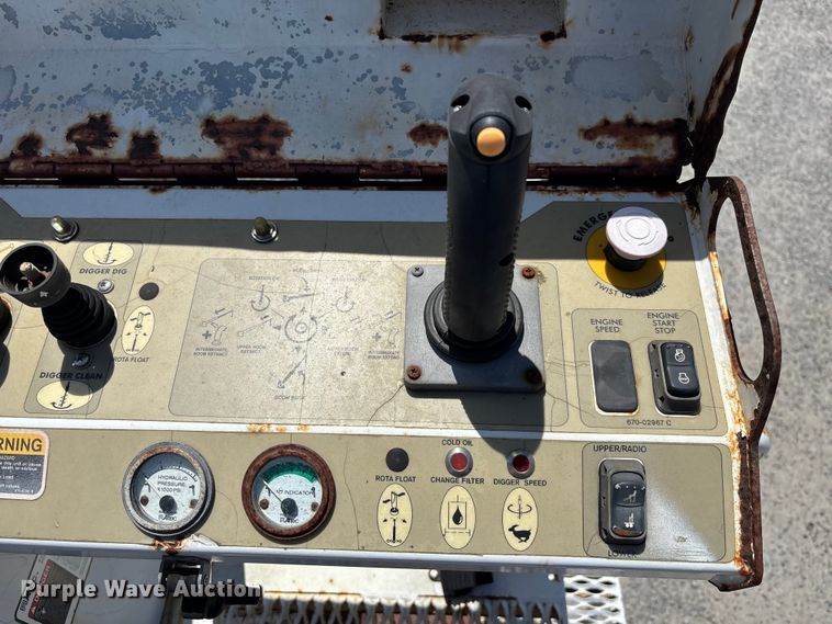 image for item YA3124 2006 GMC C8500 digger derrick truck