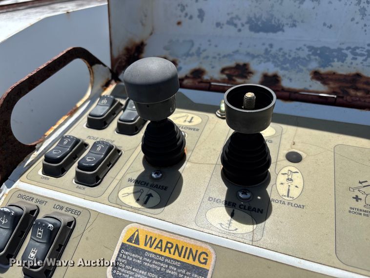 image for item YA3124 2006 GMC C8500 digger derrick truck